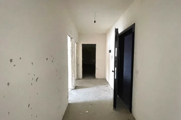 Shtepi ne shitje Apartament ne Tirane, 2+1, Mobilimi Bosh, pa mobiluar, Pagesa 119,880  Euro.