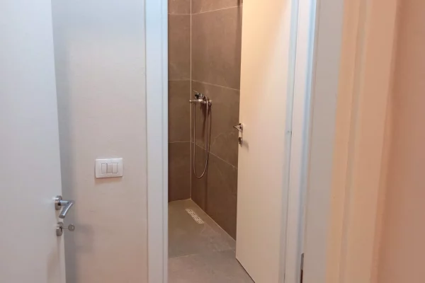 Shtepi me qera Apartament ne Tirane, 2+1, Mobilimi E mobiluar, Pagesa 700  Euro.