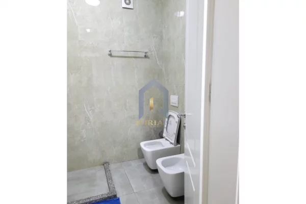 Shtepi me qera Apartament ne Tirane, 1+1, Mobilimi Pjeserisht e mobiluar, Pagesa 400  Euro.