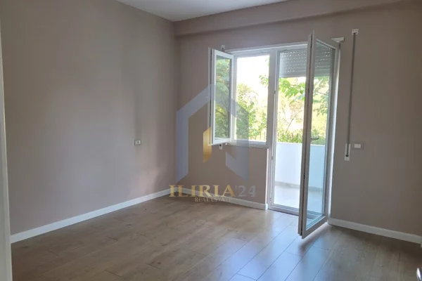 Shtepi me qera Apartament ne Tirane, 1+1, Mobilimi Pjeserisht e mobiluar, Pagesa 400  Euro.