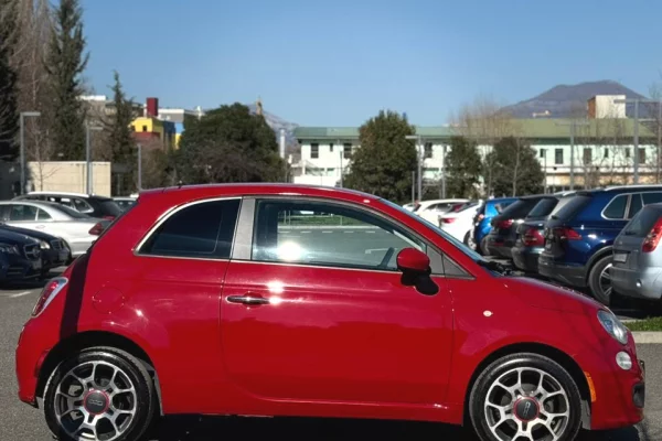 Makina ne shitje ne Tirane - 1,000 Euro