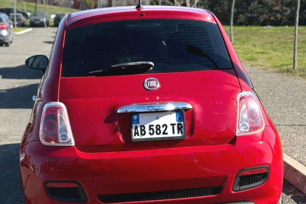 Makina ne shitje ne Tirane - 1,000 Euro