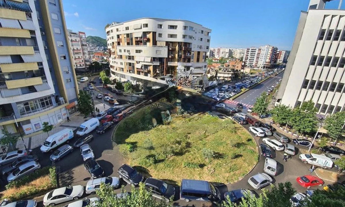 Ambient Biznesi me qira Astir Buze rruges kryesore