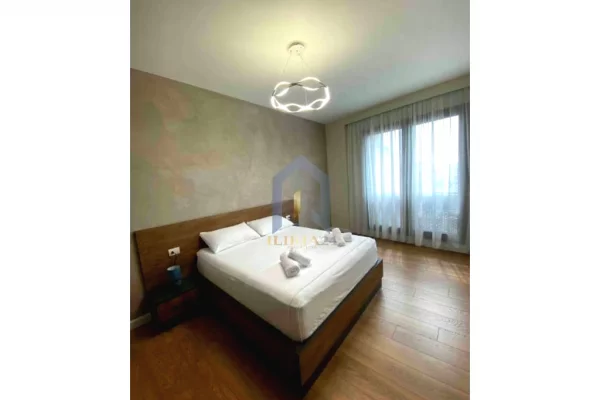 Duplex (casa a 2 piani) in vendita a Tirana 2+1, Arredato