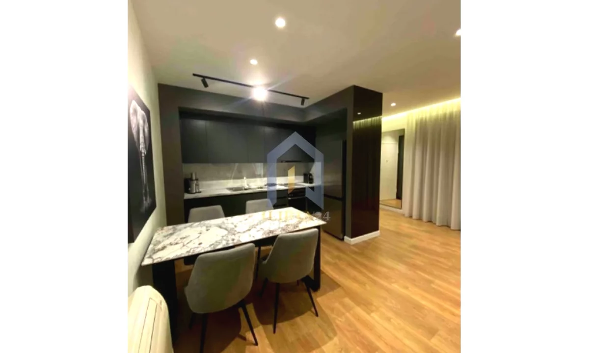 Duplex (casa a 2 piani) in vendita a Tirana 2+1, Arredato