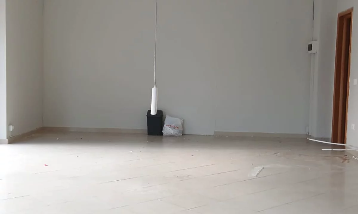 JEPET DYQAN ME QIRA TEK RRUGA E BARRIKADAVE