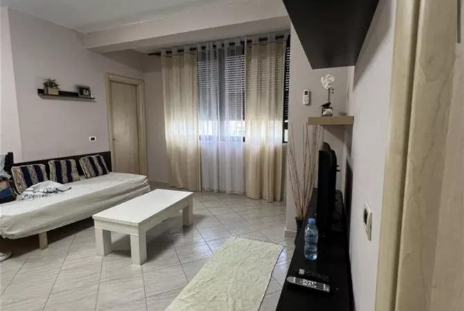 Shtepi me qera 2+1 ne Tirane - 650 Euro