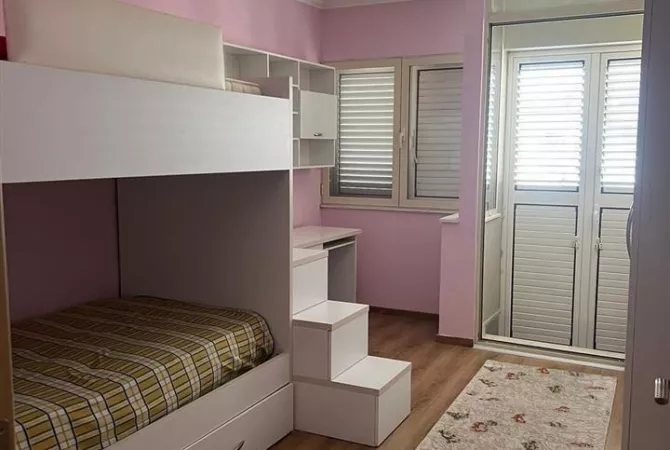 Shtepi me qera Apartament ne Tirane, 2+1, Mobilimi E mobiluar, Pagesa 68,000  Leke.