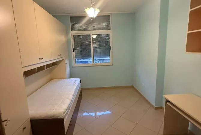Shtepi me qera Apartament ne Tirane, 2+1, Mobilimi E mobiluar, Pagesa 55,000  Leke.