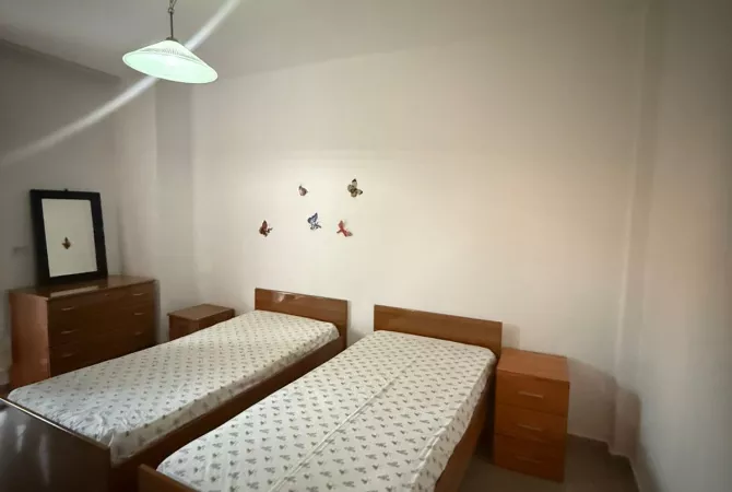 Shtepi me qera Apartament ne Tirane, 2+1, Mobilimi E mobiluar, Pagesa 55,000  Leke.