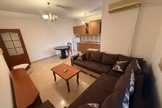 Shtepi me qera 2+1 ne Tirane - 55,000 Leke