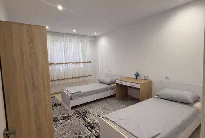 Shtepi me qera Apartament ne Tirane, 2+1, Mobilimi E mobiluar, Pagesa 550  Euro.