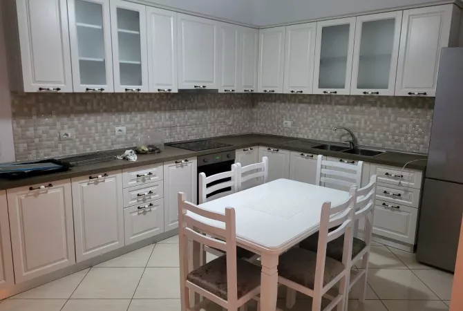 Shtepi me qera 3+1 ne Tirane - 60,000 Leke