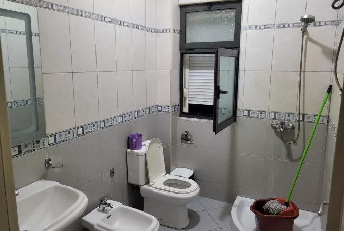 Shtepi me qera Apartament ne Tirane, 3+1, Mobilimi E mobiluar, Pagesa 60,000  Leke.