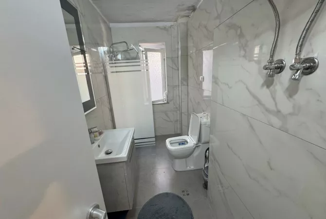 Shtepi me qera Apartament ne Tirane, 3+1, Mobilimi E mobiluar, Pagesa 750  Euro.