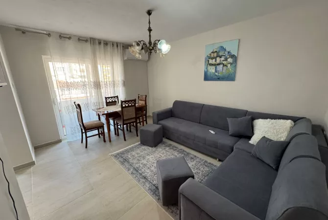 Shtepi me qera Apartament ne Tirane, 3+1, Mobilimi E mobiluar, Pagesa 750  Euro.