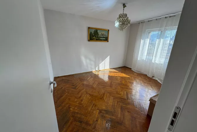 Shtepi me qera Apartament ne Tirane, 3+1, Mobilimi E mobiluar, Pagesa 750  Euro.