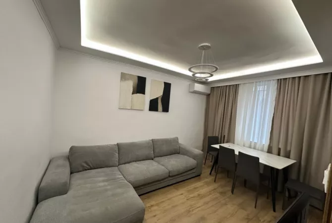 Jepet me qera apartament 2+1 rruga e kavajes (700€)