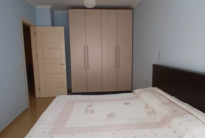 Shtepi ne shitje Apartament ne Tirane, 2+1, Mobilimi E mobiluar, Pagesa 107,000  Euro.