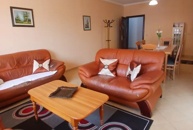 Shtepi ne shitje Apartament ne Tirane, 2+1, Mobilimi E mobiluar, Pagesa 107,000  Euro.