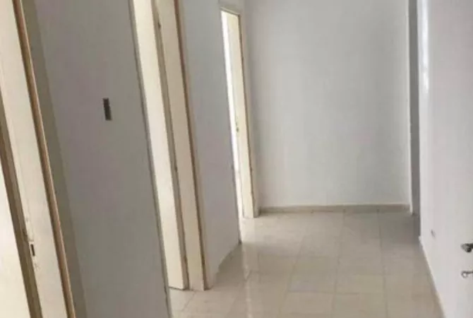 Shtepi ne shitje Apartament ne Tirane, 2+1, Mobilimi Bosh, pa mobiluar, Pagesa 87,000  Euro.