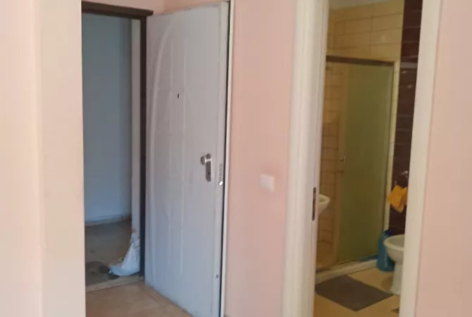 Shtepi me qera Apartament ne Tirane, 2+1, Mobilimi Pjeserisht e mobiluar, Pagesa 47,000  Leke.