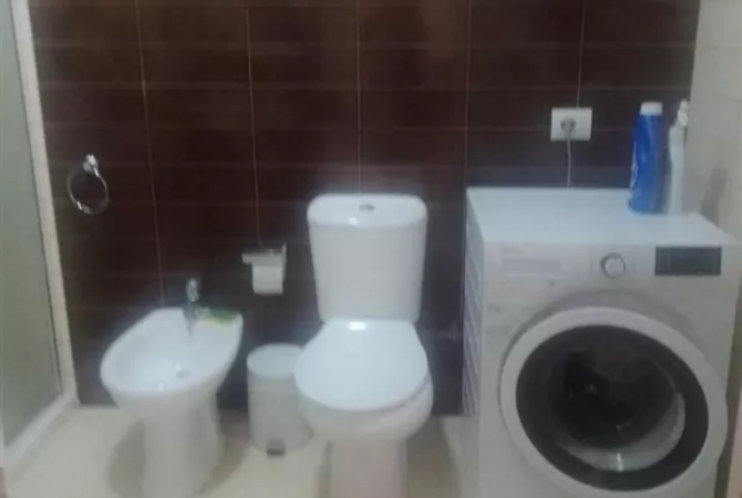 Shtepi me qera Apartament ne Tirane, 2+1, Mobilimi Pjeserisht e mobiluar, Pagesa 47,000  Leke.