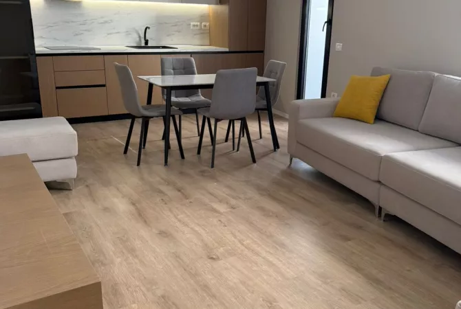 Shtepi me qera 2+1 ne Tirane - 750 Euro