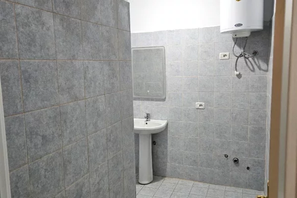 Shtepi me qera Apartament ne Tirane, 3+1, Mobilimi E mobiluar, Pagesa 55,000  Leke.