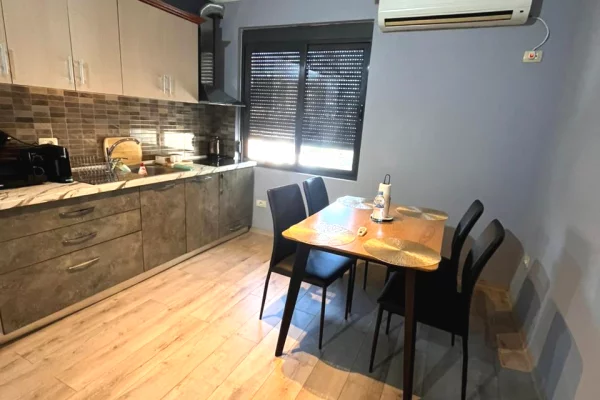 Shtepi me qera 2+1 ne Tirane - 55,000 Leke