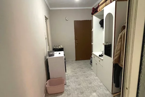 Shtepi ne shitje Apartament ne Tirane, 1+1, Mobilimi E mobiluar, Pagesa 88,000  Euro.