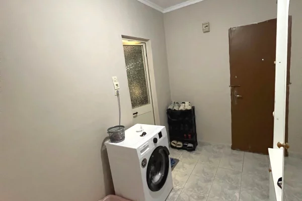 Shtepi ne shitje Apartament ne Tirane, 1+1, Mobilimi E mobiluar, Pagesa 88,000  Euro.