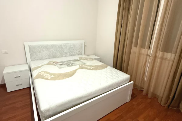 Shtepi me qera 3+1 ne Tirane - 42,000 Leke