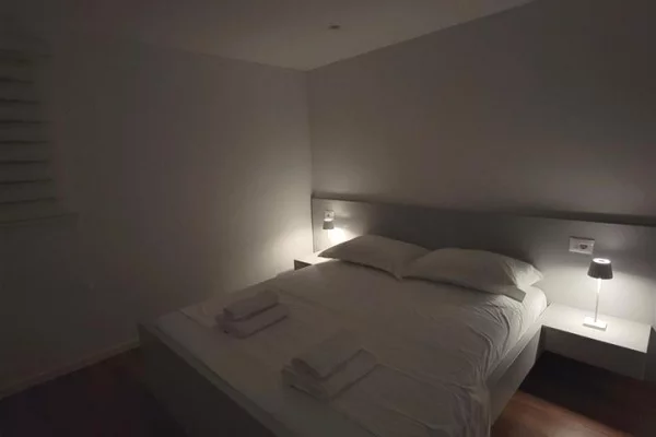 Shtepi me qera 1+1 ne Tirane - 60,000 Leke