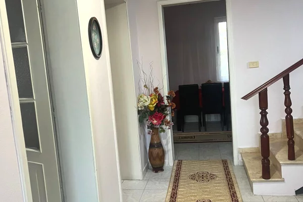 Shtepi me qera Apartament ne Tirane, 2+1, Mobilimi E mobiluar, Pagesa 40,000  Leke.