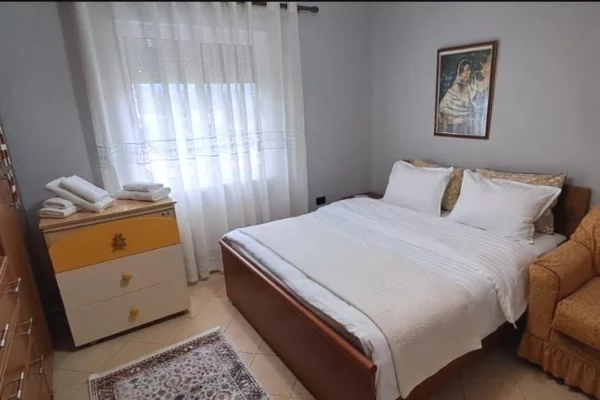 Shtepi me qera Apartament ne Tirane, 1+1, Mobilimi E mobiluar, Pagesa 35,000  Leke.