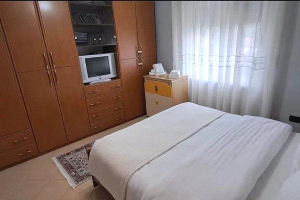 Shtepi me qera Apartament ne Tirane, 1+1, Mobilimi E mobiluar, Pagesa 35,000  Leke.