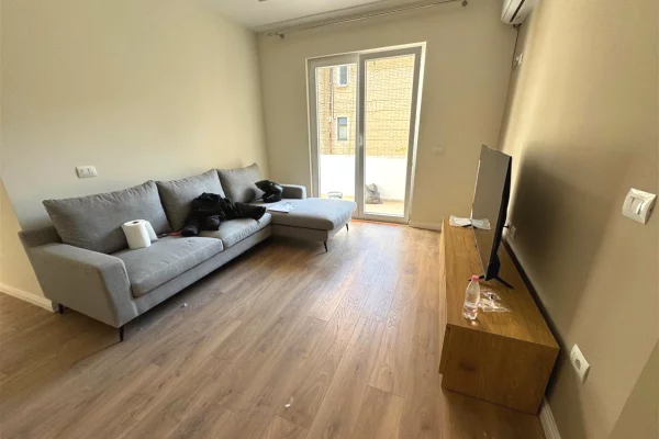 Shtepi me qera 1+1 ne Tirane - 65,000 Leke