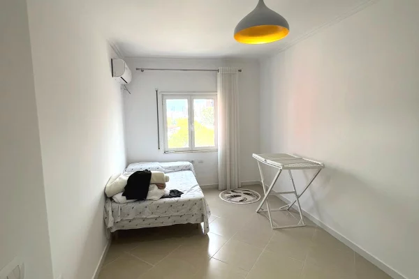 Shtepi ne shitje Apartament ne Tirane, 2+1, Mobilimi E mobiluar, Pagesa 175,000  Euro.