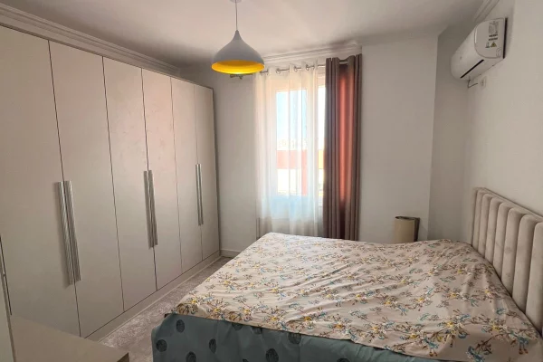 Shtepi ne shitje Apartament ne Tirane, 2+1, Mobilimi E mobiluar, Pagesa 175,000  Euro.