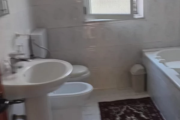 Shtepi me qera Apartament ne Tirane, 2+1, Mobilimi E mobiluar, Pagesa 45,000  Leke.