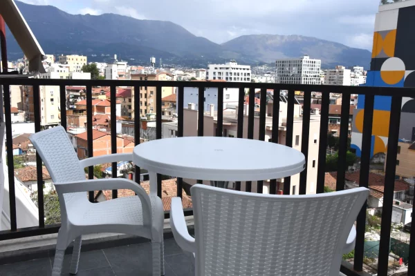 Shtepi ne shitje Apartament ne Tirane, 3+1, Mobilimi E mobiluar, Pagesa 260,000  Euro.