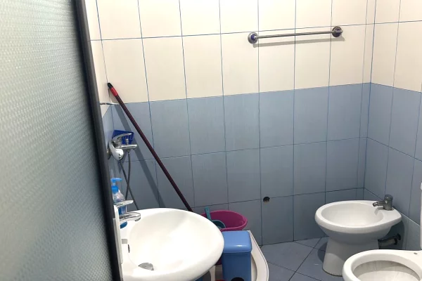 Shtepi me qera Apartament ne Tirane, 2+1, Mobilimi E mobiluar, Pagesa 35,000  Leke.