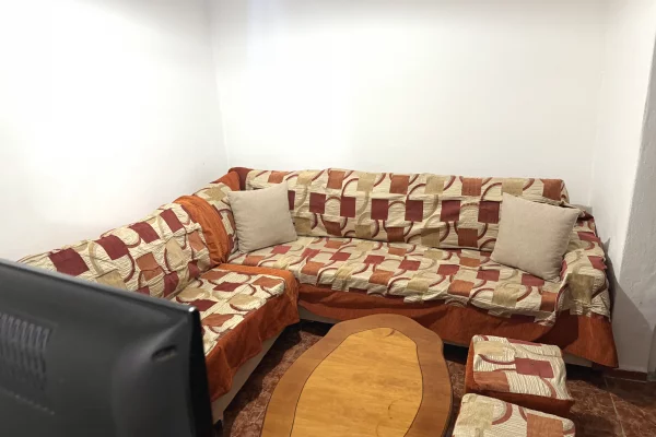 Shtepi me qera 1+1 ne Tirane - 30,000 Leke