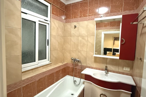 Shtepi me qera Apartament ne Tirane, 2+1, Mobilimi E mobiluar, Pagesa 3,100  Euro.