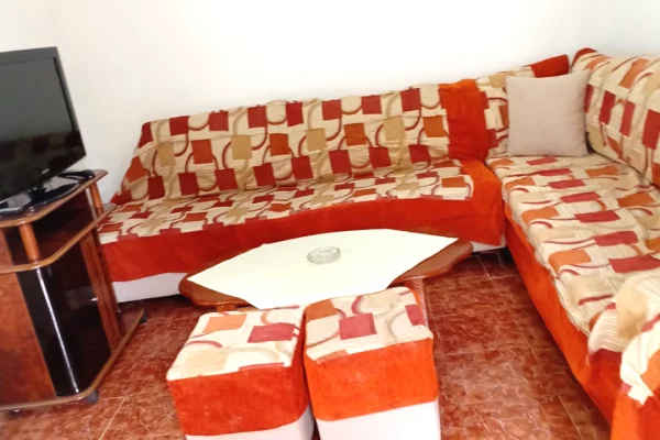 Shtepi me qera 1+1 ne Tirane - 30,000 Leke