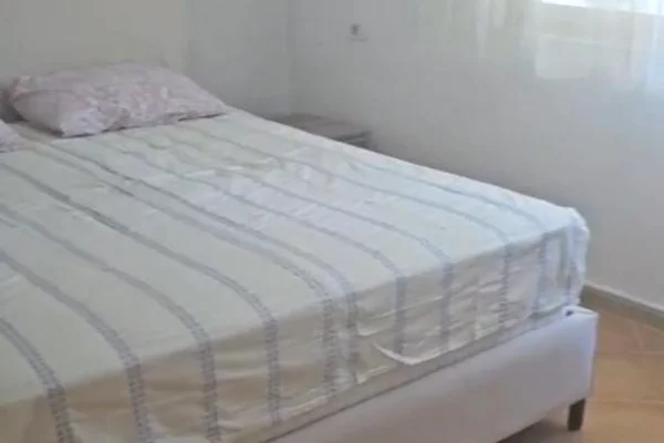 Shtepi me qera Apartament ne Tirane, 1+1, Mobilimi E mobiluar, Pagesa 40,000  Leke.