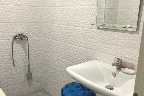 Shtepi me qera Apartament ne Tirane, 2+1, Mobilimi E mobiluar, Pagesa 60,000  Leke.