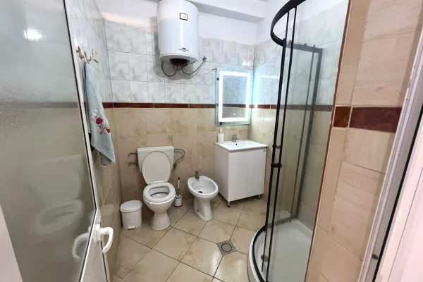 Shtepi ne shitje Vila Luksoze ne Tirane, 2+1, Mobilimi E mobiluar, Pagesa 400,000  Euro.