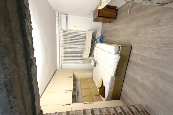 Shtepi me qera Apartament ne Tirane, Garsoniere, Mobilimi E mobiluar, Pagesa 50,000  Leke.